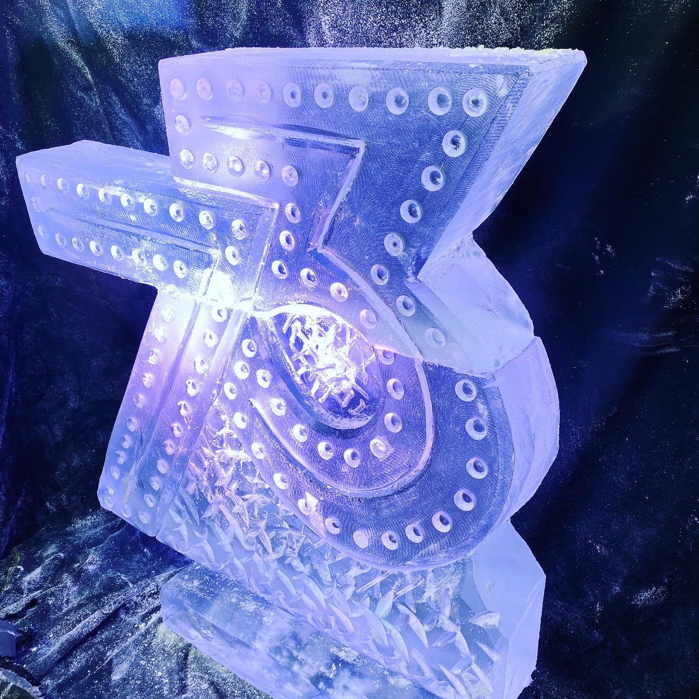 https://www.ice-agency.com/wp-content/uploads/2020/12/73-Number-Ice-Sculpture-for-Ron-Dennis.-McLaren.jpg