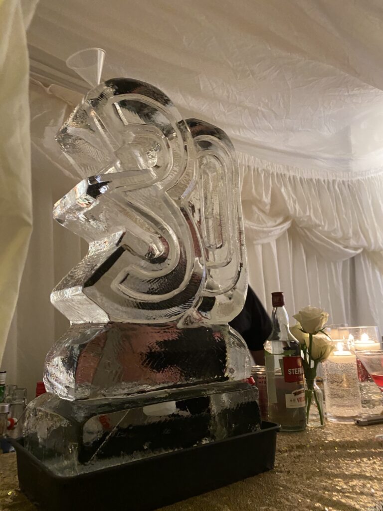 30 Ice Luge / Number Ice Luge / 30 Vodka Luge