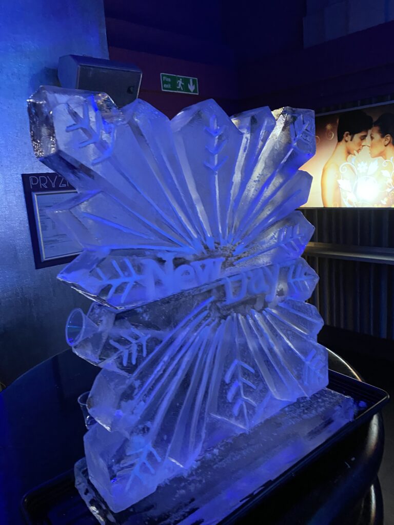 Snowflake Ice Luge /Snowflake Ice Sculpture / Snowflake Vodka Luge