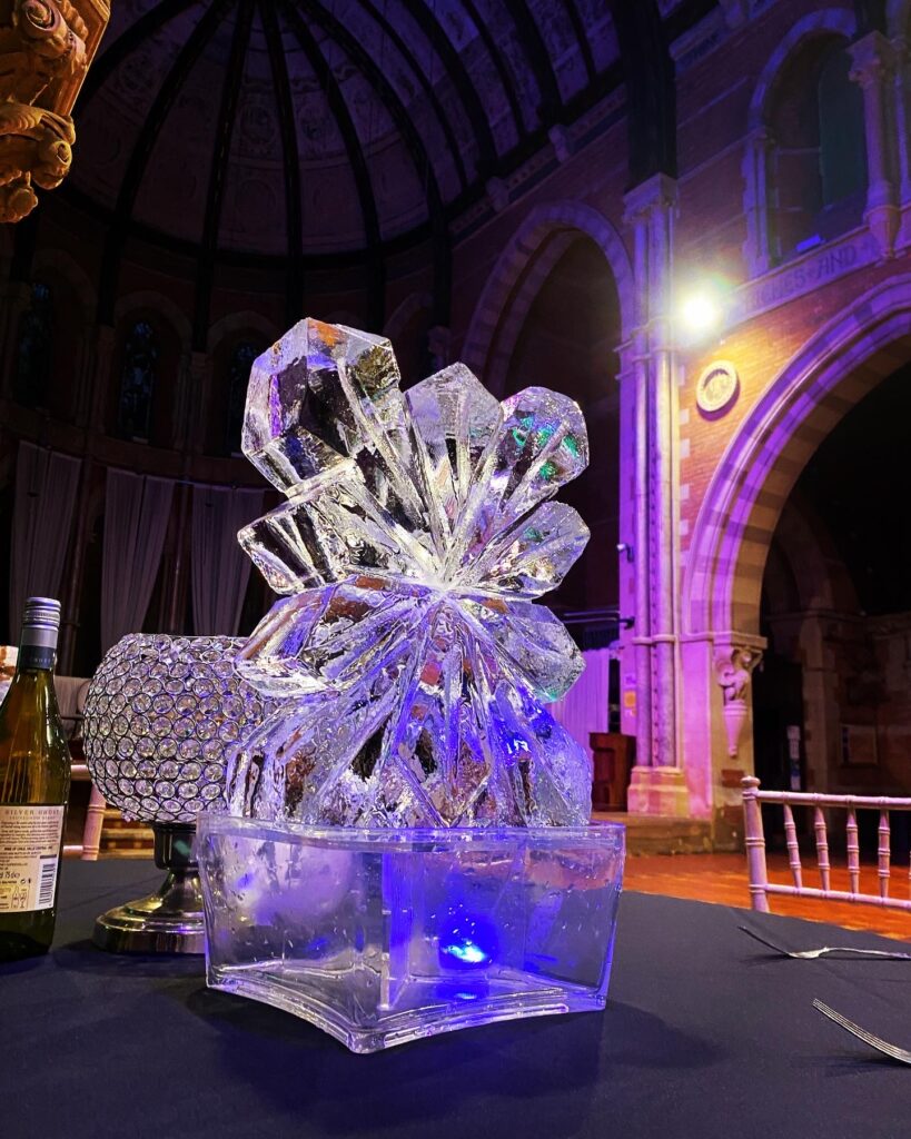 Snowflake tablecentre / Snowflake table decor / Snowflake small sculpture
