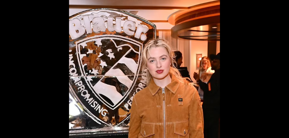 Blauer Clothing ice sculpture with Anais Gallagher